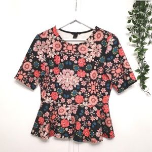 H&M multicolored pink floral peplum top
Good Condition